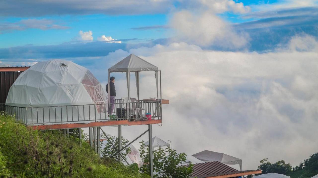 ภูเบิกฟ้า แคมป์ปิ้ง Hotell Mon Jam Exteriör bild